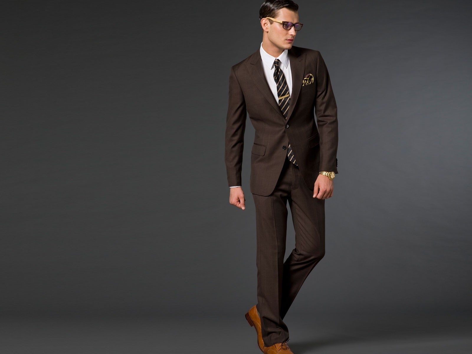 What Color Shoes to Wear With Your Suits? - 8 Combinations For Men