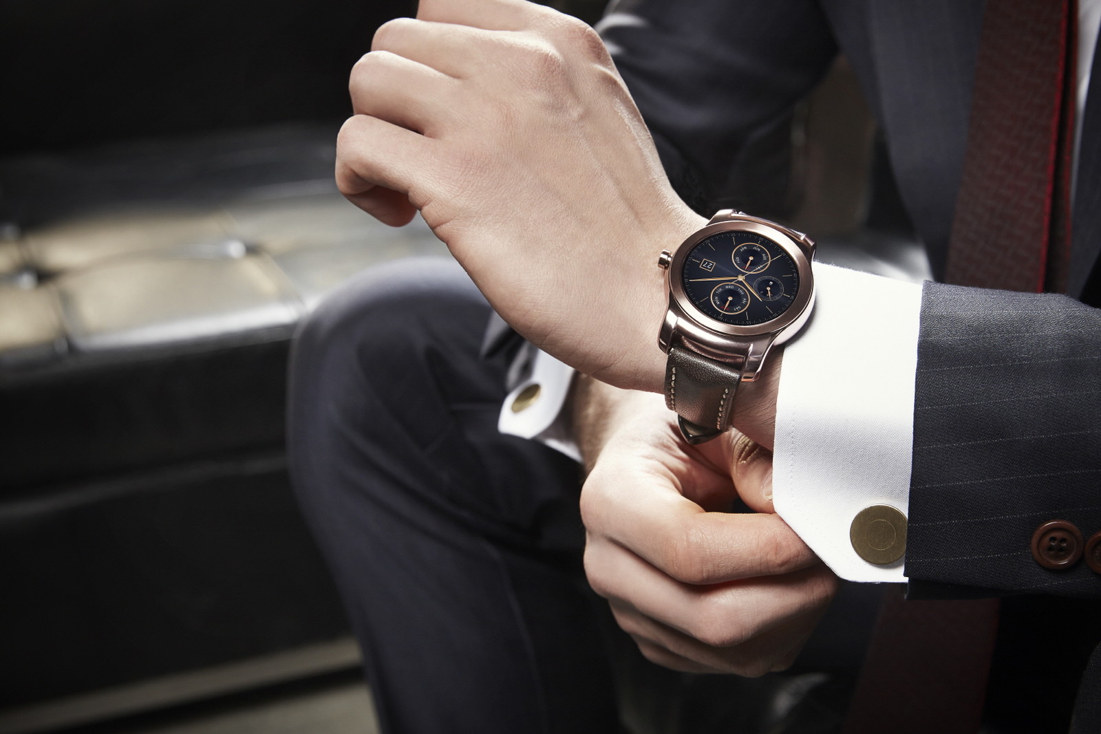 Wearing a Smartwatch with a Suit \u0026 Best 