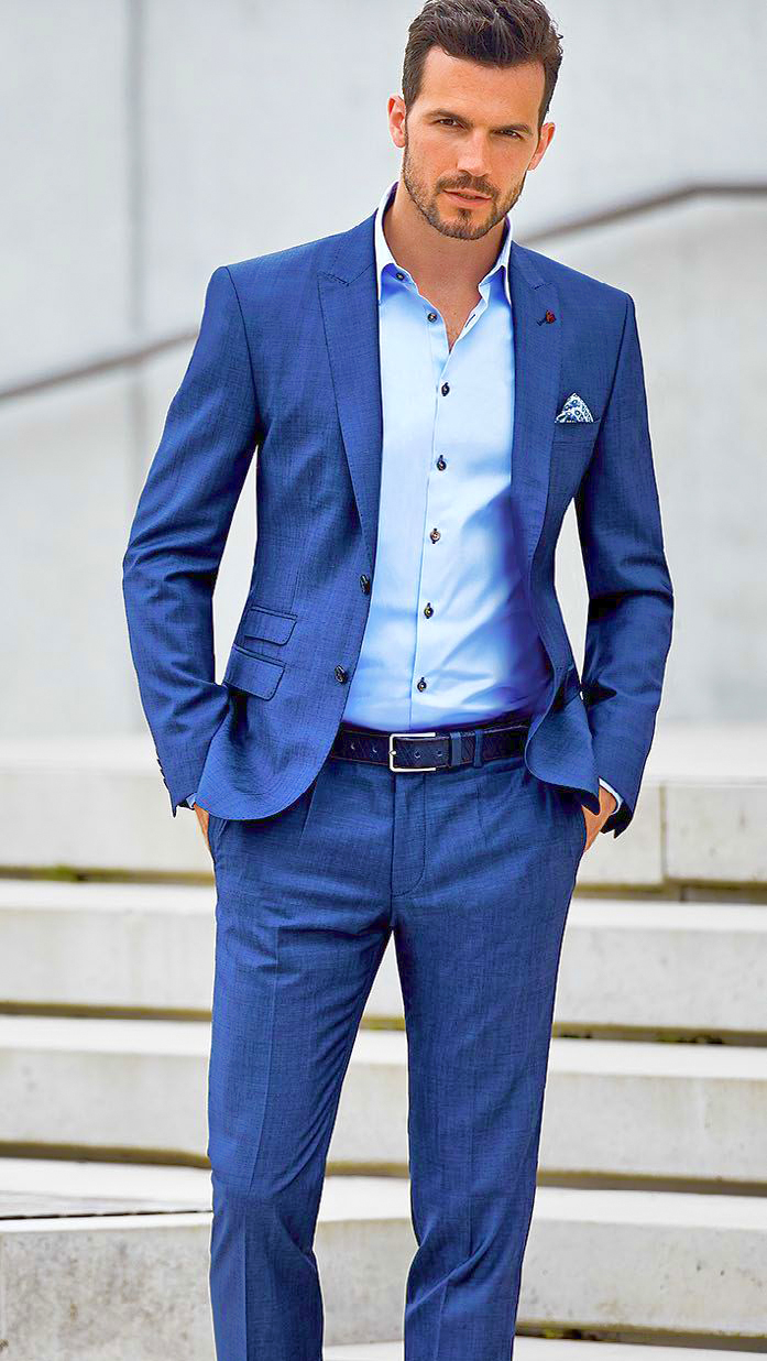 Which color and which type of t-shirt suits for a blue blazer? - Quora
