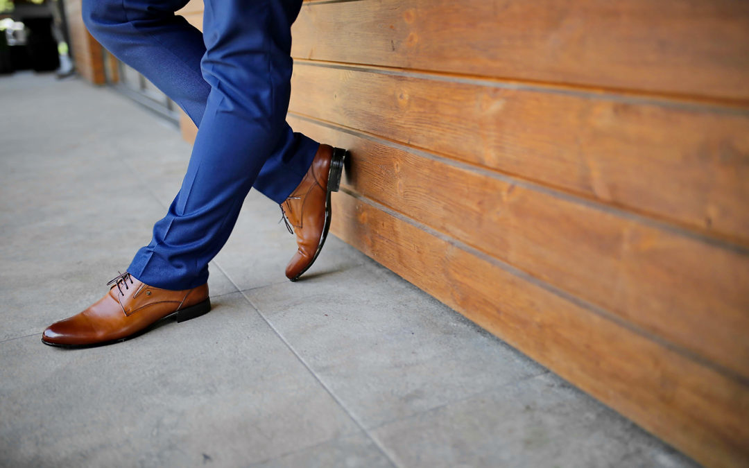 how to match blue pants brown shoes