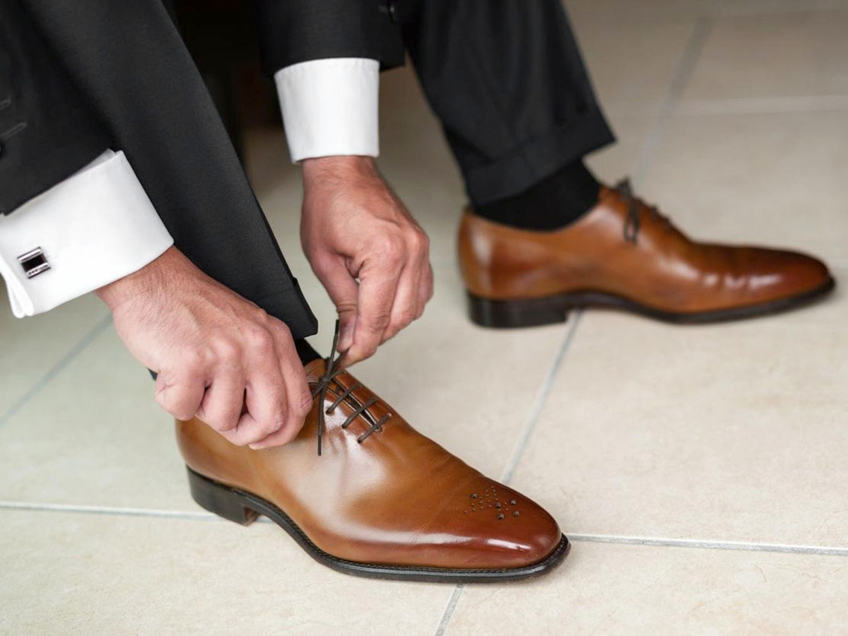 What color shoes can be worn with black men's pants? - Quora