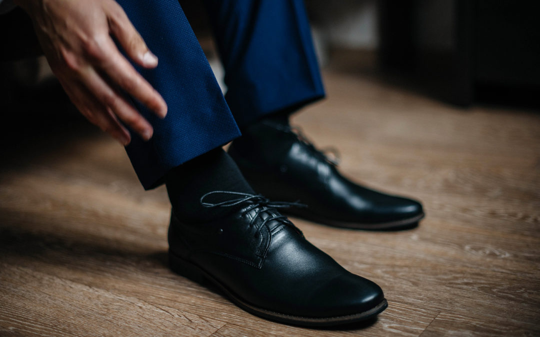 How to Wear Navy Pants & Black Shoes for Men - Suits Expert