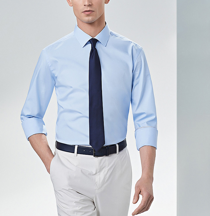 Синий галстук с белой рубашкой